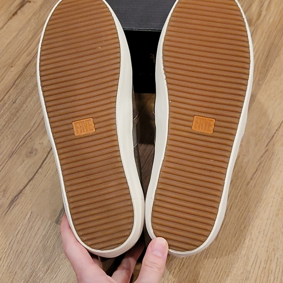 FRYE Leather Slip On - Like New! - Picture 6 of 6